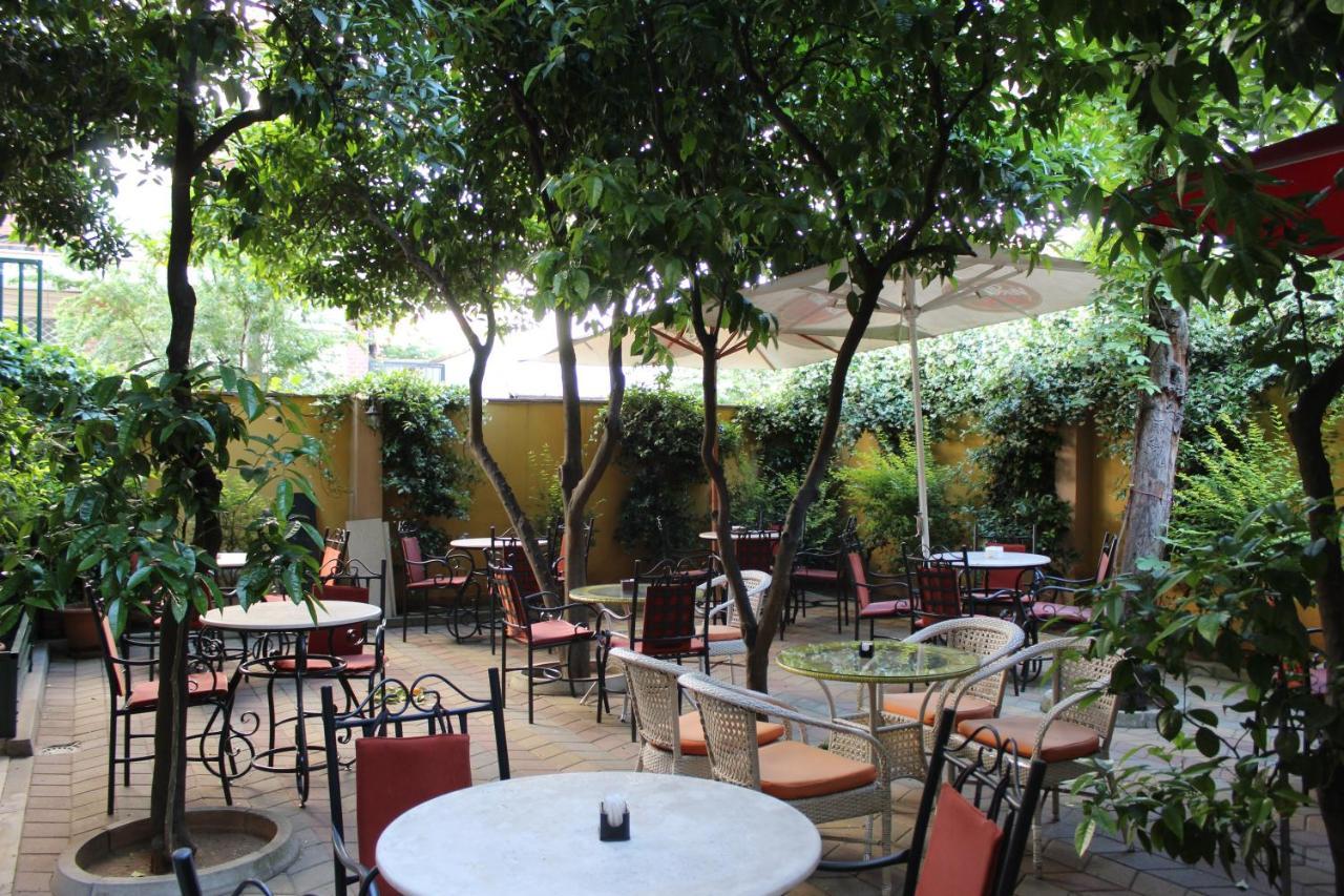 Hotel Vila 15 Tirana Esterno foto