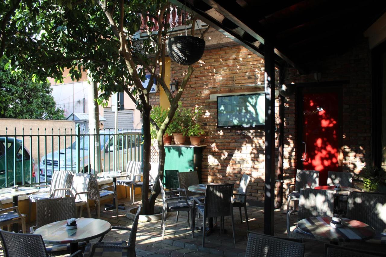 Hotel Vila 15 Tirana Esterno foto