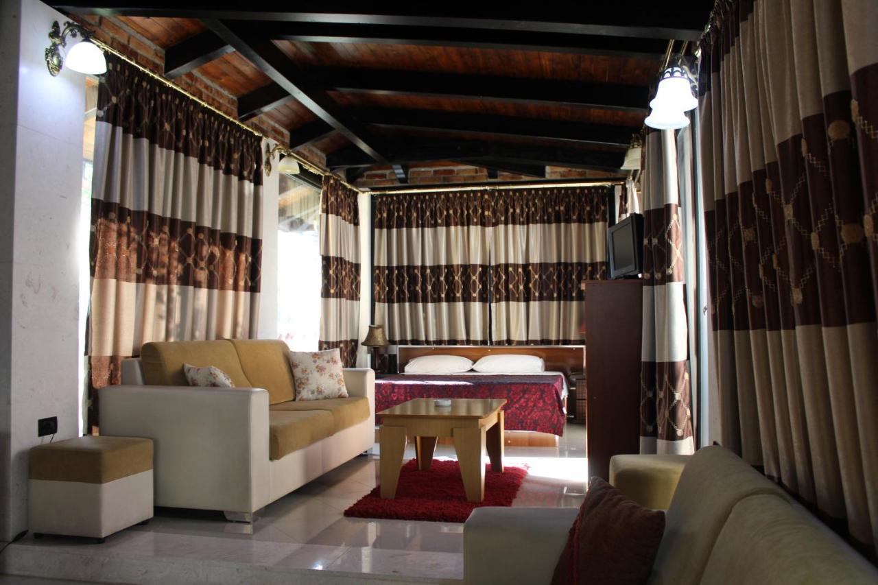 Hotel Vila 15 Tirana Esterno foto