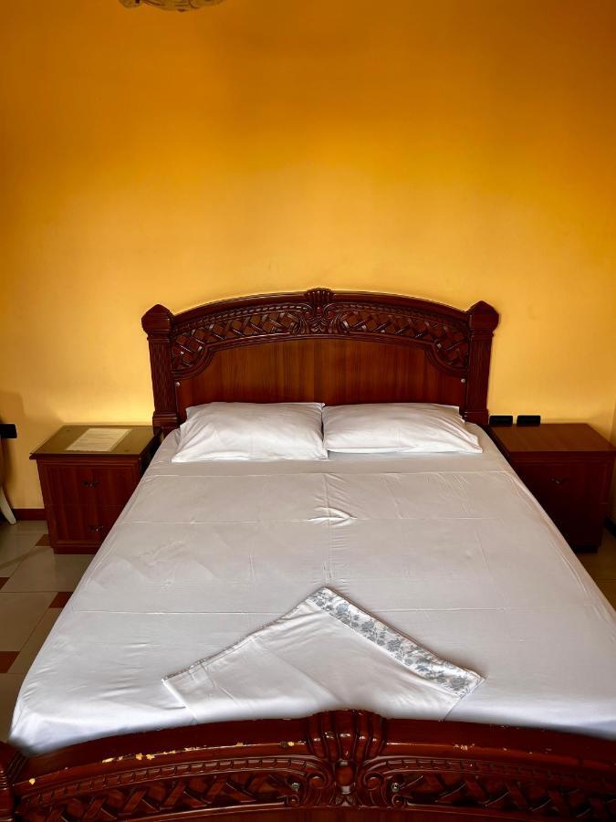Hotel Vila 15 Tirana Esterno foto