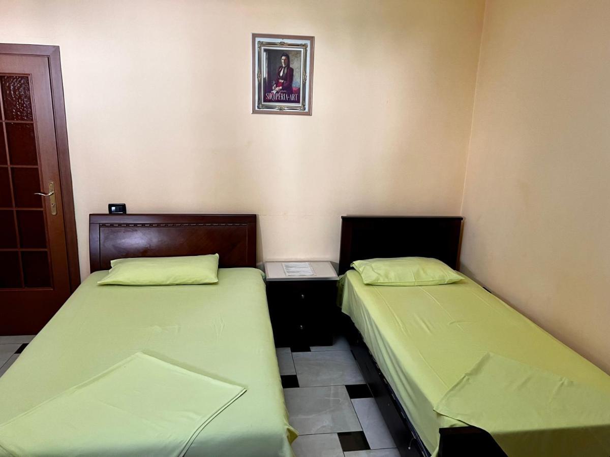 Hotel Vila 15 Tirana Esterno foto